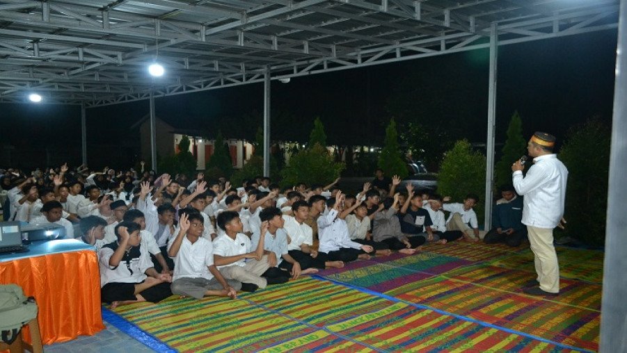 Kelas 9 Unggul dan Khusus MTs Negeri 2 Bandar Lampung Gelar Kegiatan Mabit di Dragon Waterpark