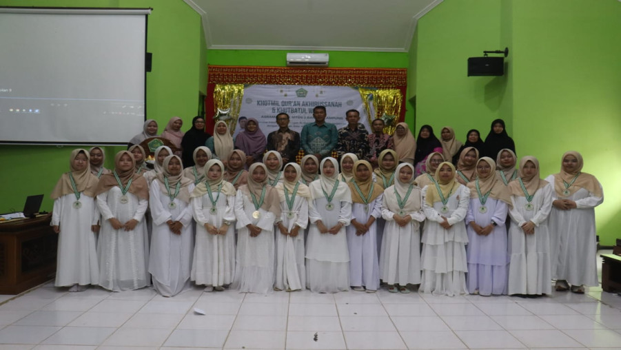 Khotmil Qur’an dan Khutbatul Wada’ Siswi Asrama Putri Kelas IX MTsN 2 Bandar Lampung