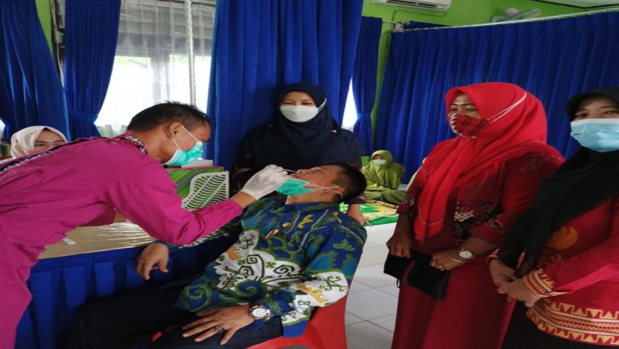 MTs Negeri 2 Bandar Lampung Bersama Puskesmas Korpri Gelar Tracing Rapid Antigen